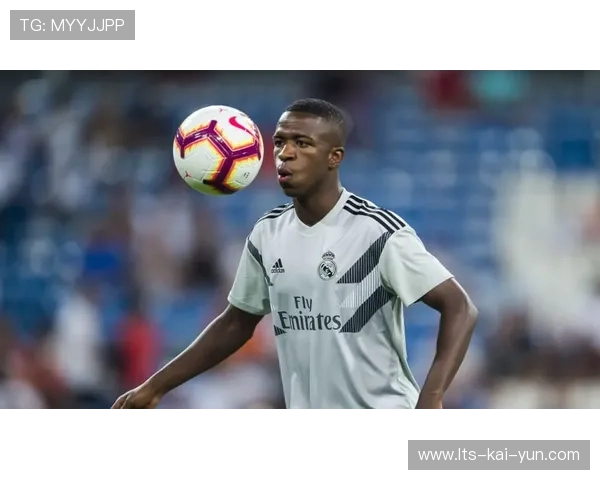 维尼修斯开场造险，VAR介入后维持不判点球原判